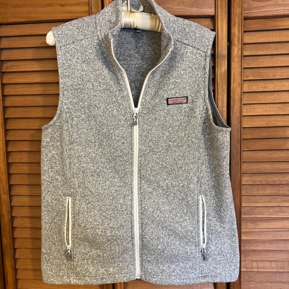 vineyard vines vest, heather grey with white details, size M